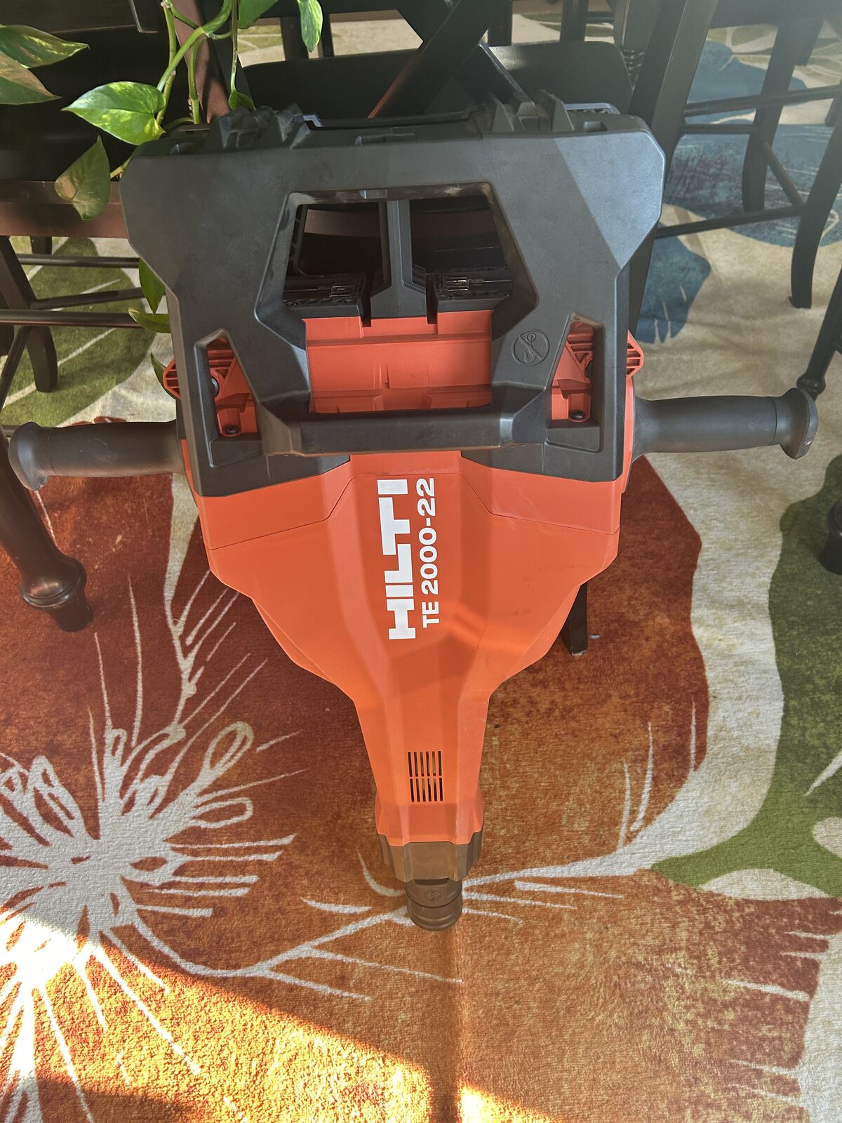 Hilti TE2000 Corless Concrete Hammer Drill Concrete Breaker 22 Nuron batteries plus Charger