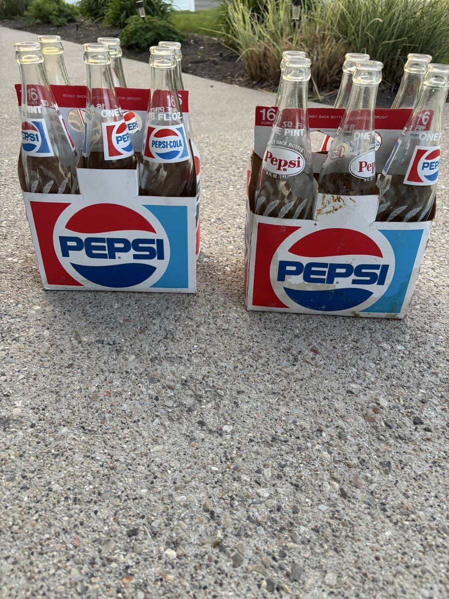 Vintage Pepsi and 7 up Bottles