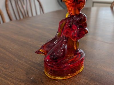 L.E. Smith amberina Glass Girl With Ducks Geese 7" X 3" Figurine