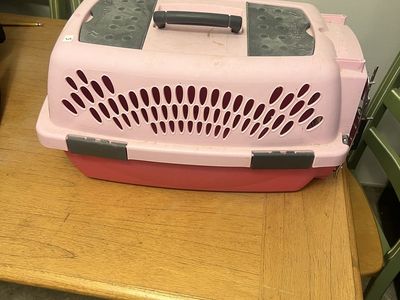 Small petmate pet taxi light and dark pink small cat dog pet. Could use a hosing off.