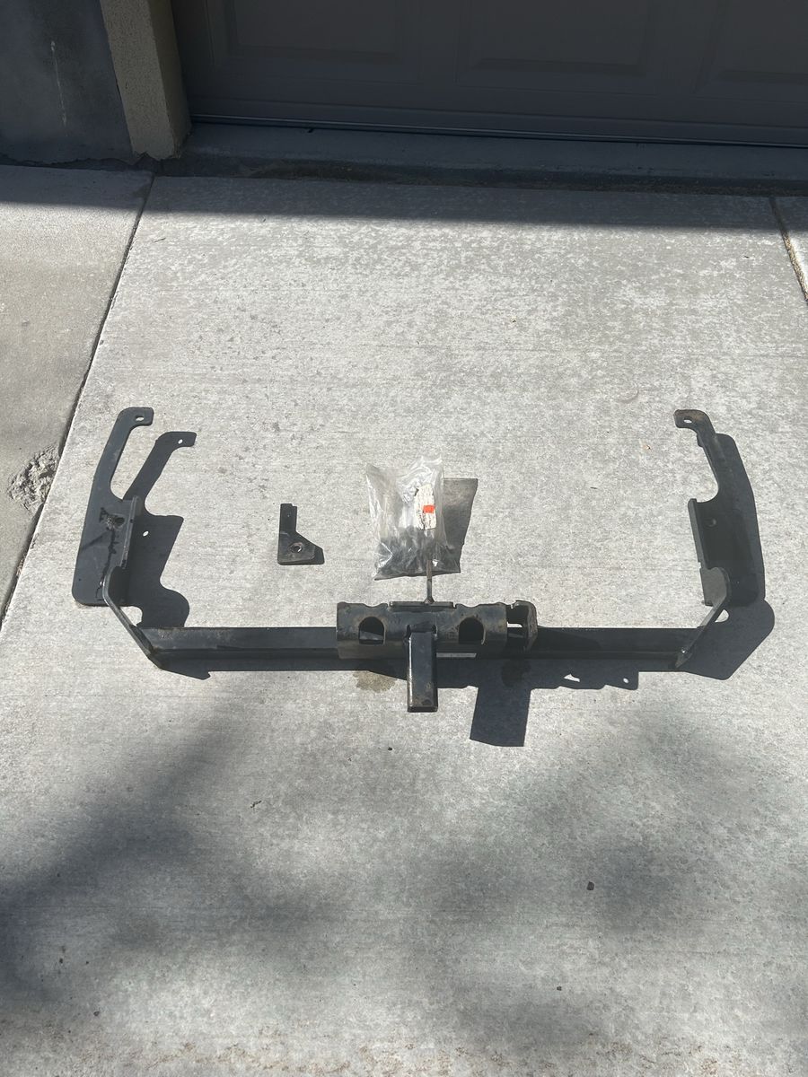 Trailer Hitch with Mounting Hardware