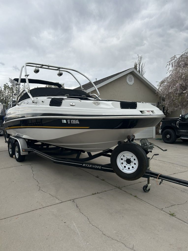 2002 24ft FourWinns Funship 234