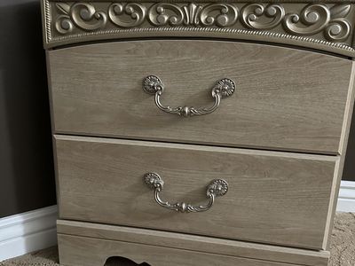 Vintage Style Nightstand – 2 Drawers