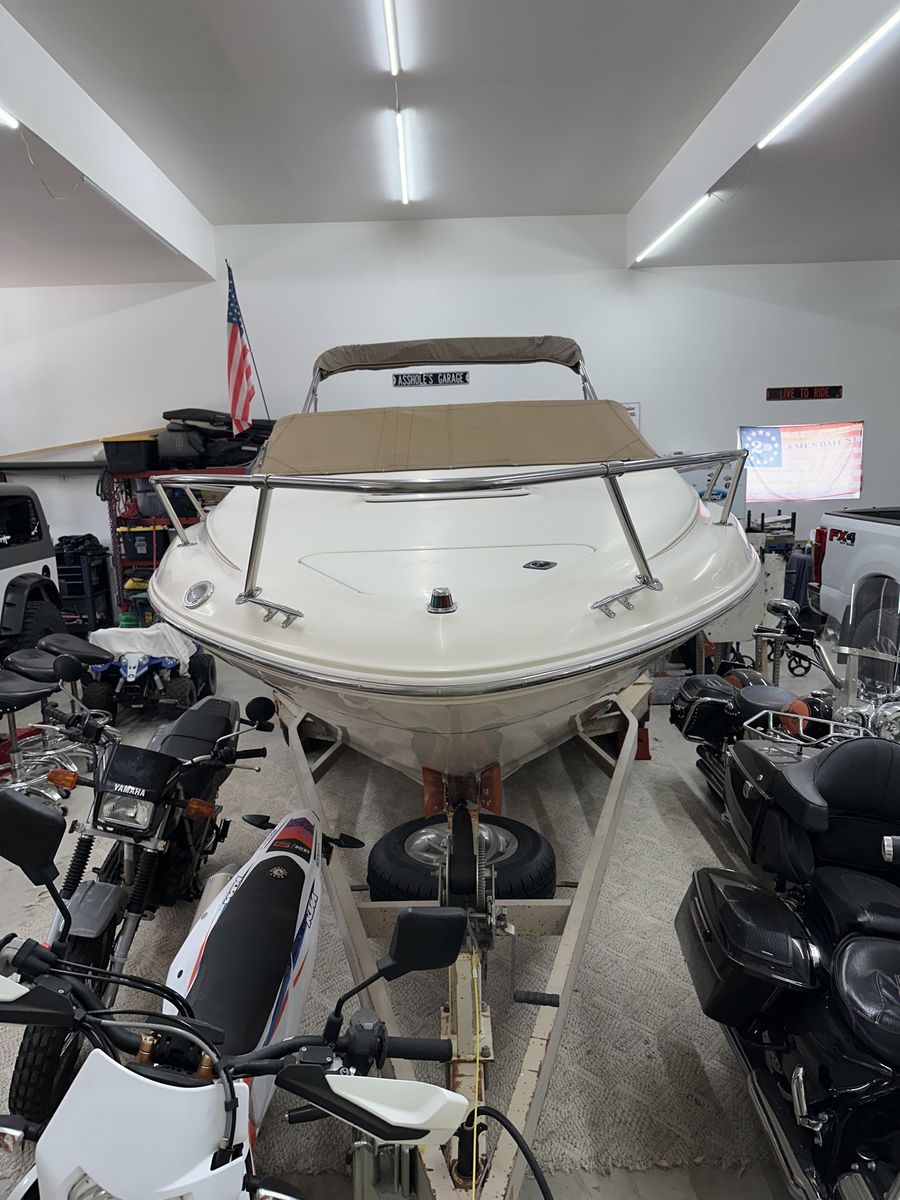 1995 SeaRay 220 Signature Select Cuddy Cabin.