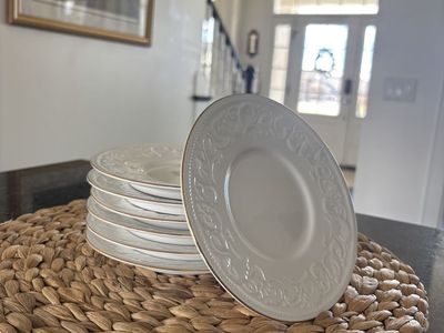 Farberware Calais 4173 White Stoneware Dinner Plate with 22k Gold Band, set of 7