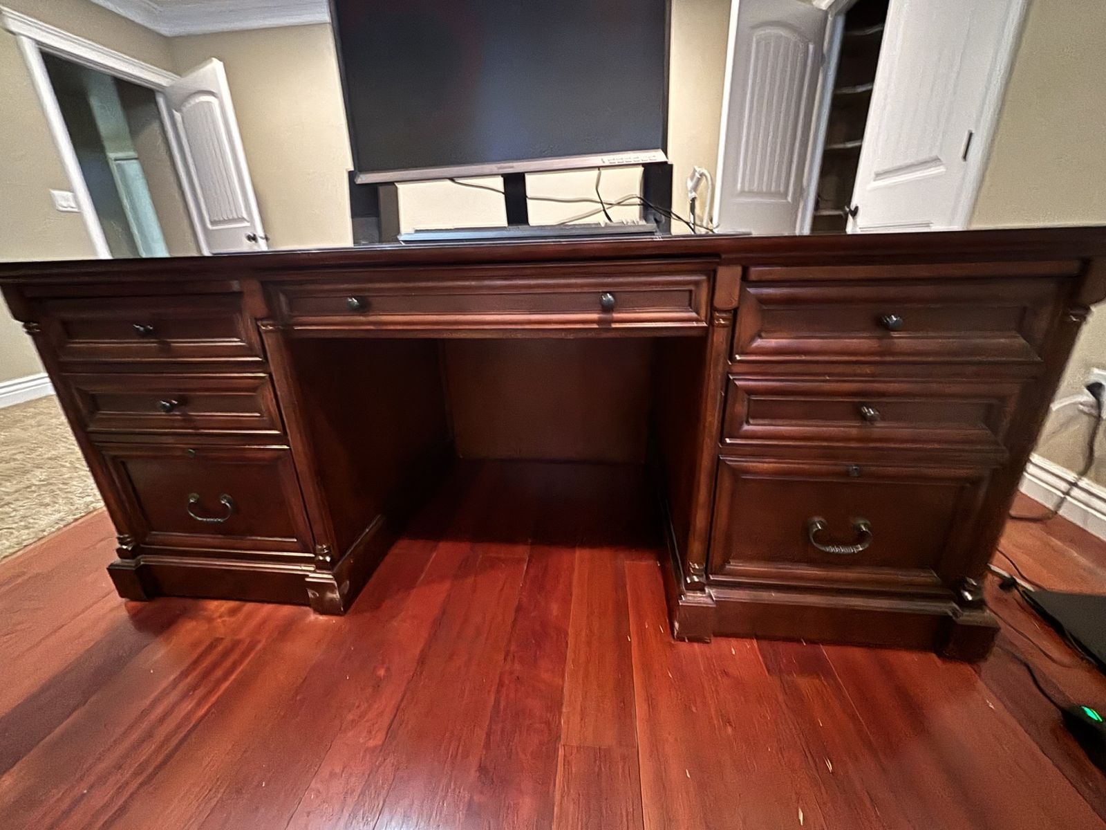 Cherry wood Executive Desk