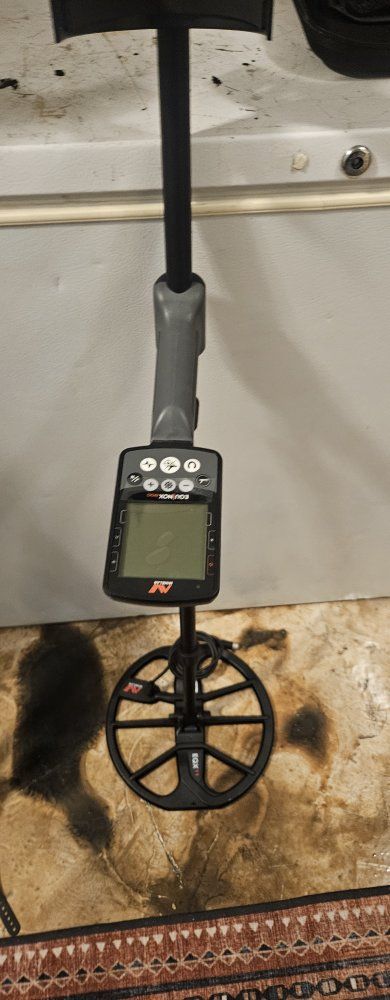 Minelab Equinox 800 metal detector