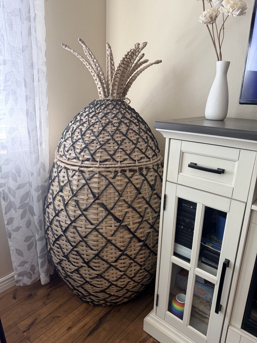 Large Woven Rattan Pineapple Storage Basket Hamper with Lid - Natural & Black Accent Decor