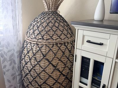 Large Woven Rattan Pineapple Storage Basket Hamper with Lid - Natural & Black Accent Decor