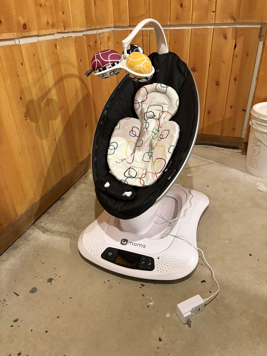 4 moms Mamaroo Swing