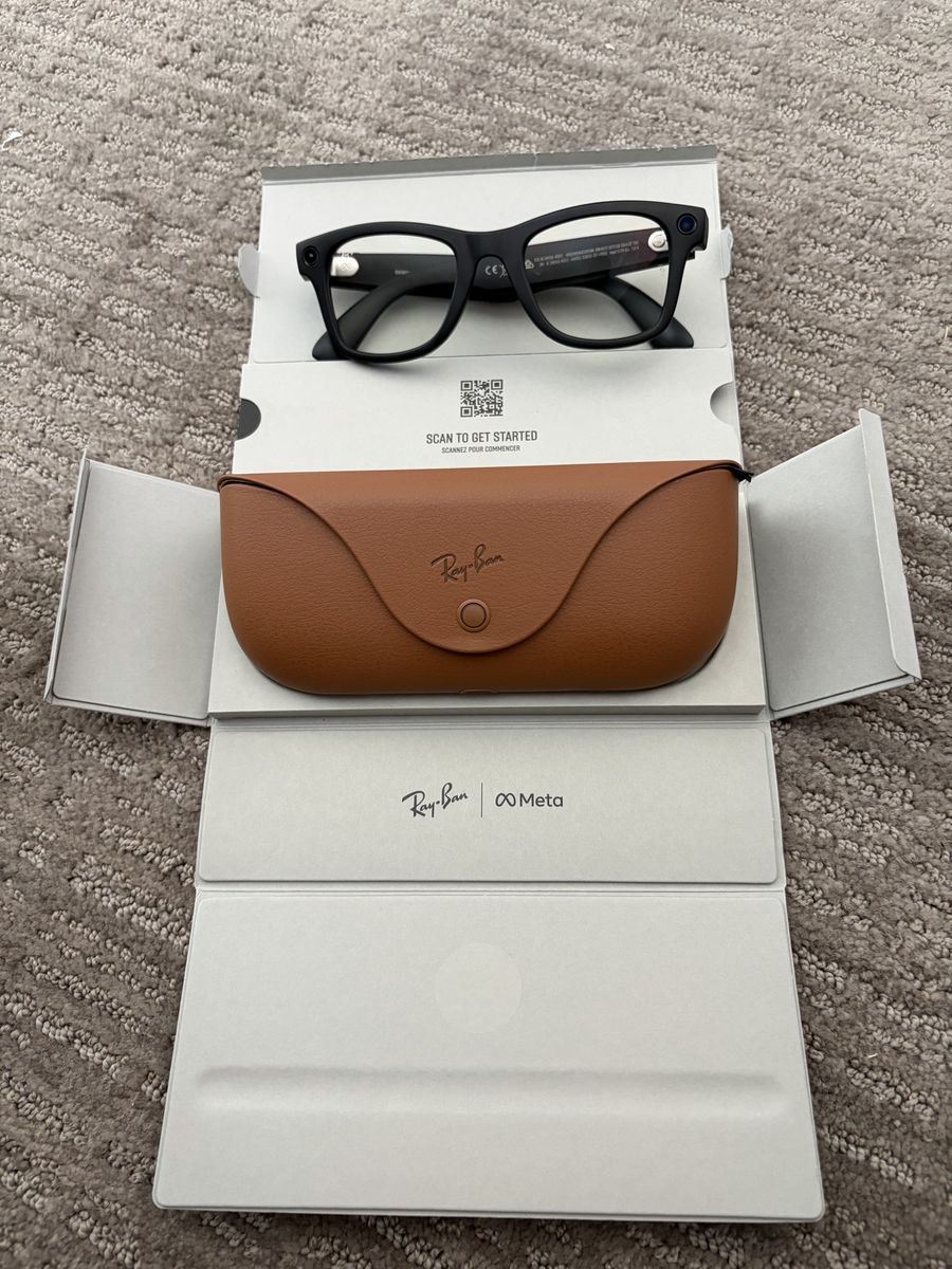 Meta Ray-Ban Wayfarer Gen 2 Smart AI glasses matte black, clear lenses