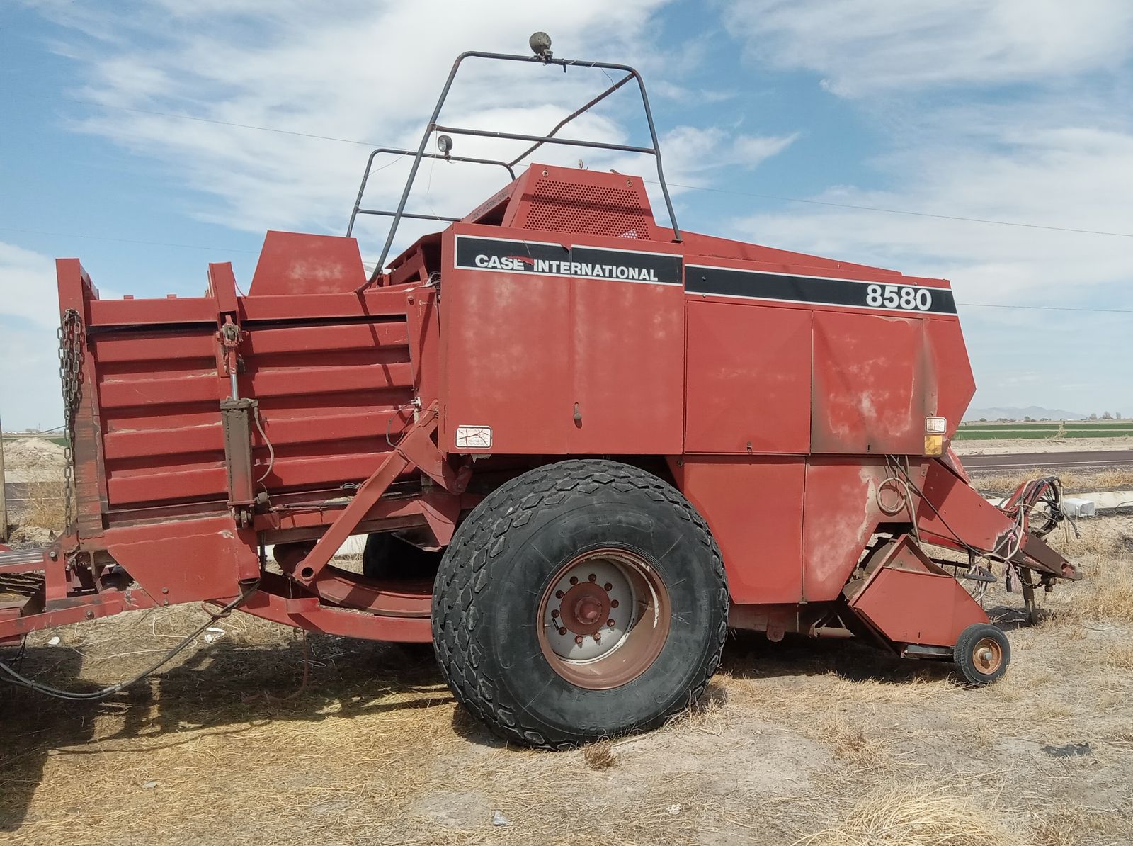 Case International 8580 Large Square Baler w/ 3 Bale Accumulator