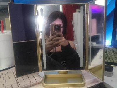 ONYX Gold Tri-Fold Lighted Vanity Mirror with 10X Magnification - Used