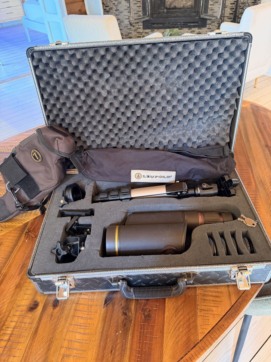 Leupold Goldenring HD 12-40x60 Spotting Scope and accessories kit