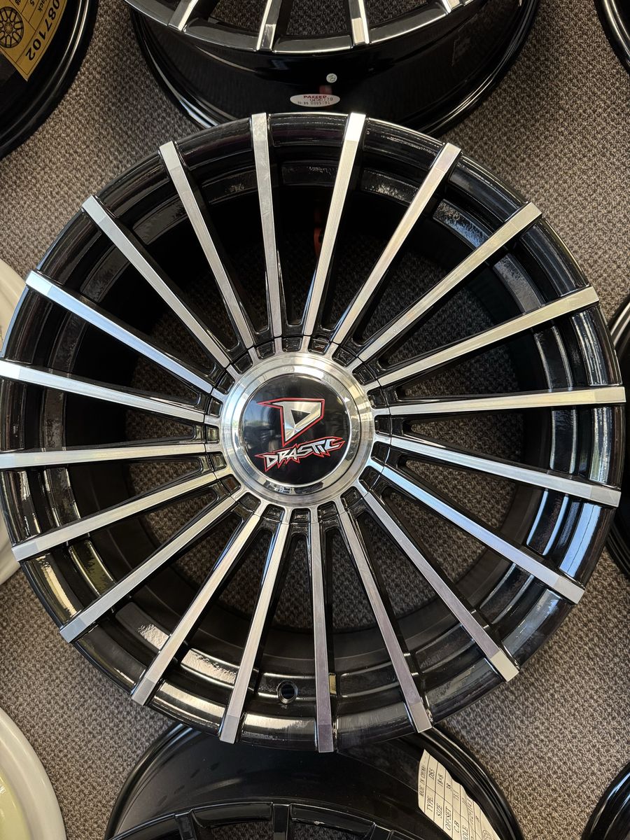 Brand new set of 4 wheels Drastic DS5 18x8 Black/Machined