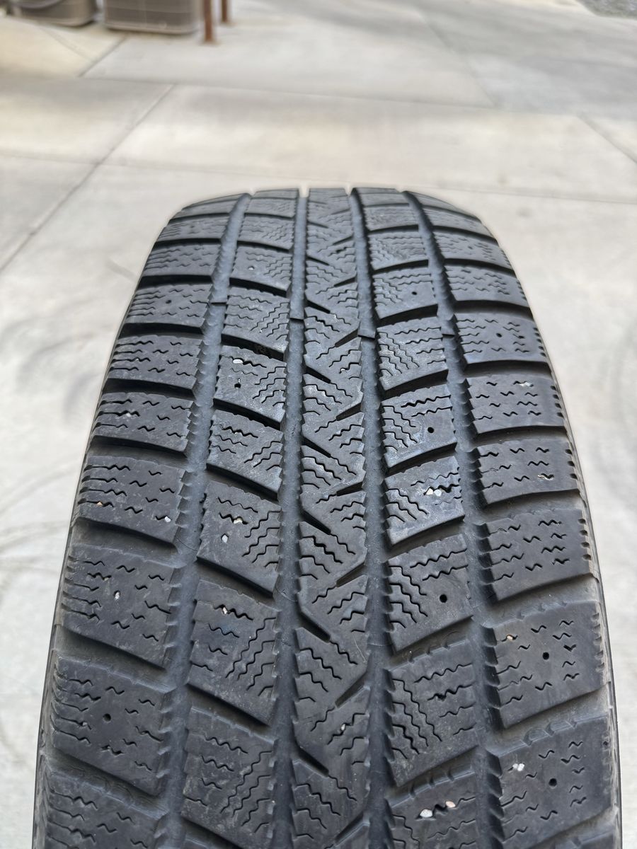 Goodyear Winter Command Tire 225/60R18 100T
