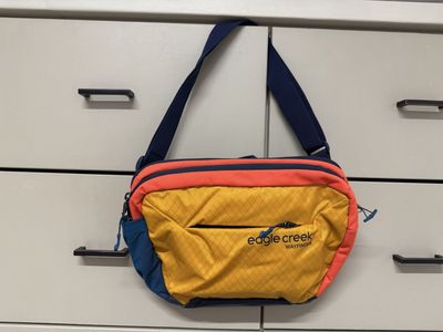 Eagle Creek Wayfinder Crossbody Shoulder Bag Multi-Color Yellow Orange Blue