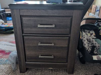 2 Nightstands