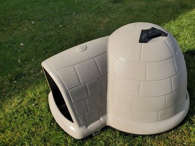 Dog house / Pet igloo
