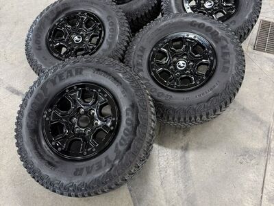 BRAND NEW 2025 Ford Bronco Badlands Rims/315/70/17