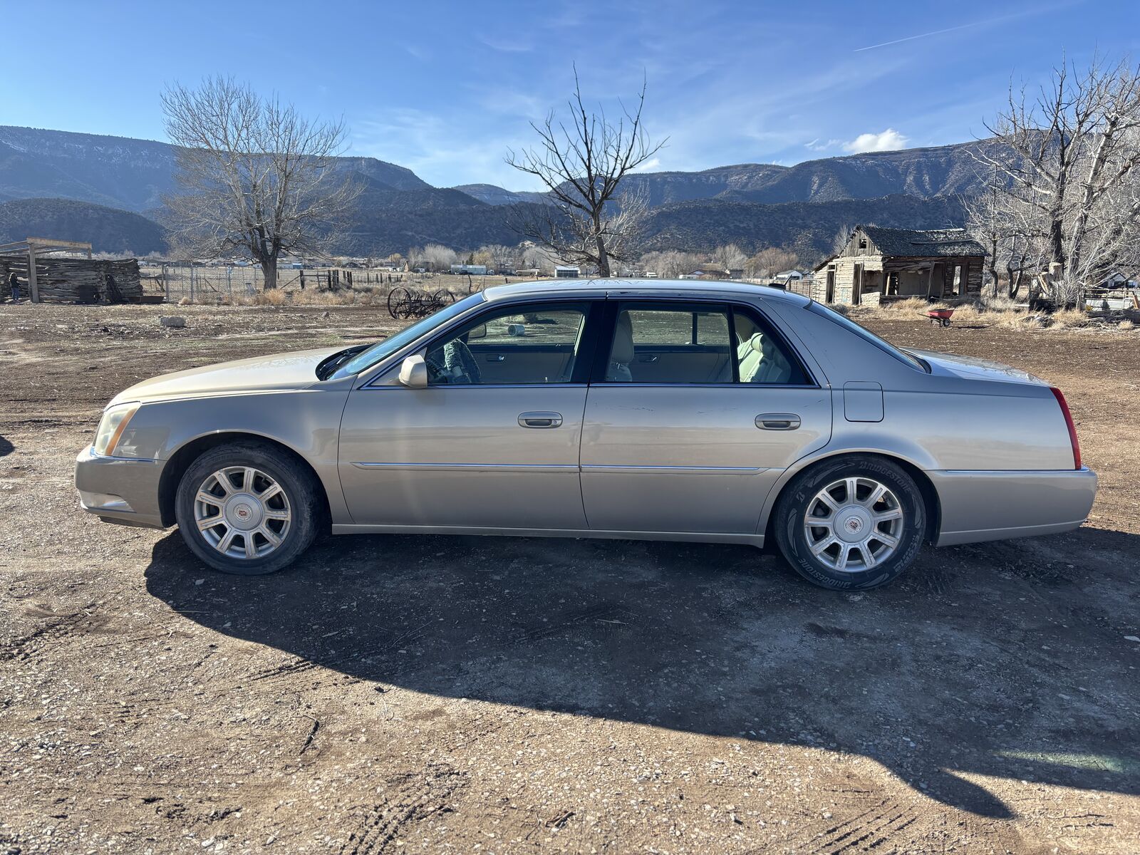 2008 CADILLAC DTS Base