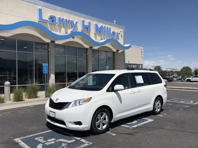2013 Toyota Sienna LE 8-Passenger