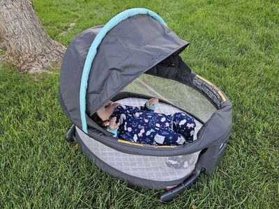 Graco® Pack ’n Play Travel Dome Bassinet (Portable Infant Bassinet) - Great for Adventures!