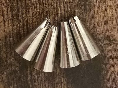 Wilton Metal Cake Decorating Piping Tips Set of 4
