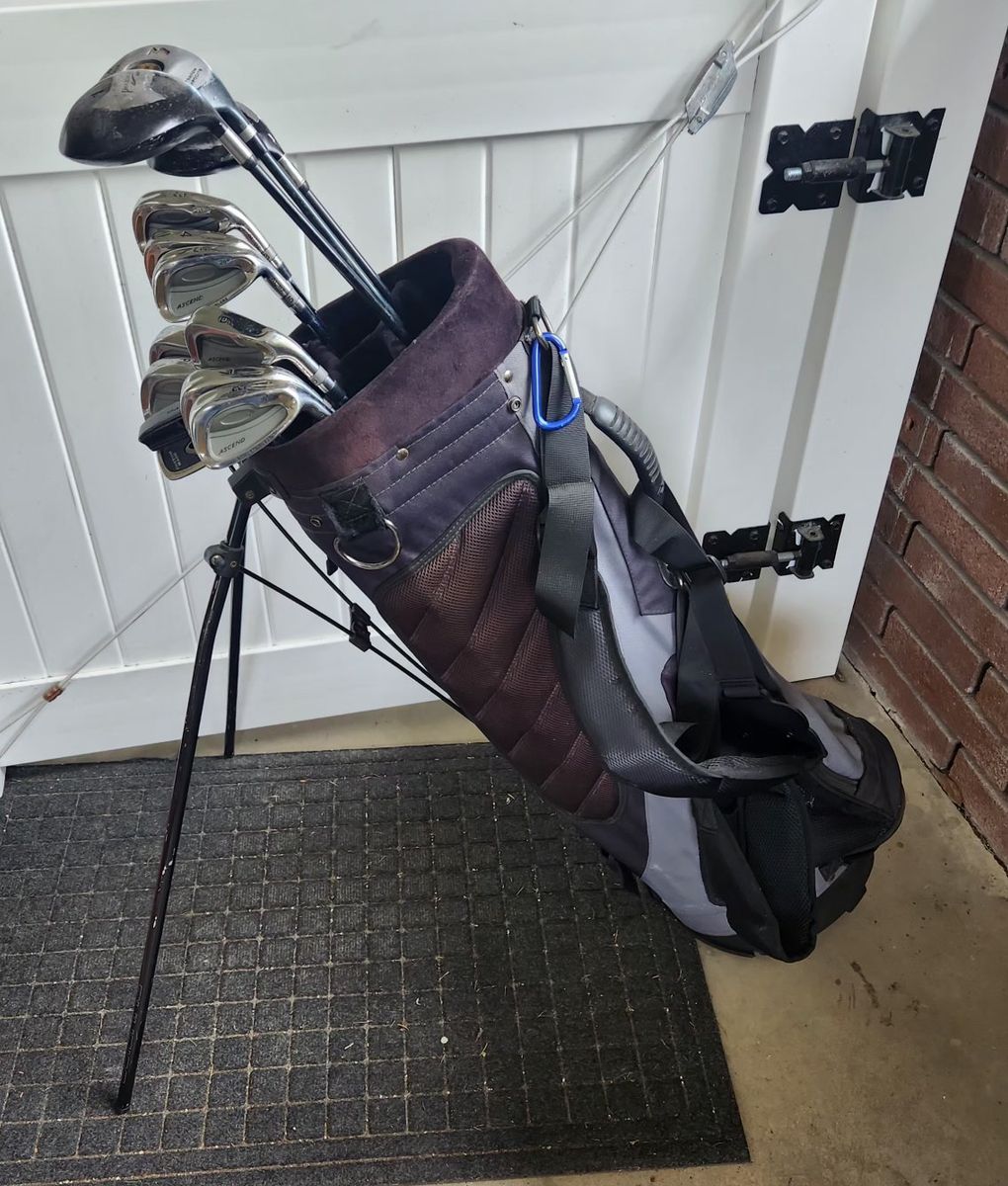 Ascent/TopFlite complete and full size golf set!  Set comes with six golfballs and assorted tees.