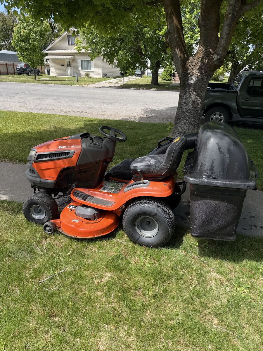 Husqvarna yth22v46