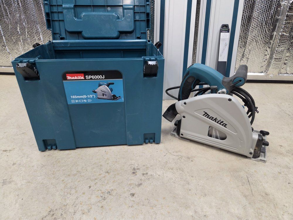 Makita SP6000J and 2 55" Rails