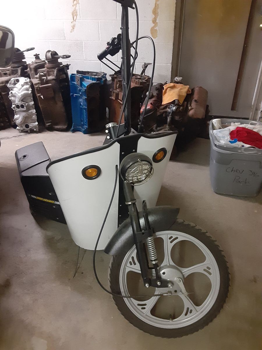 Scooter - 2006 American Chariot Electric 3-Wheel