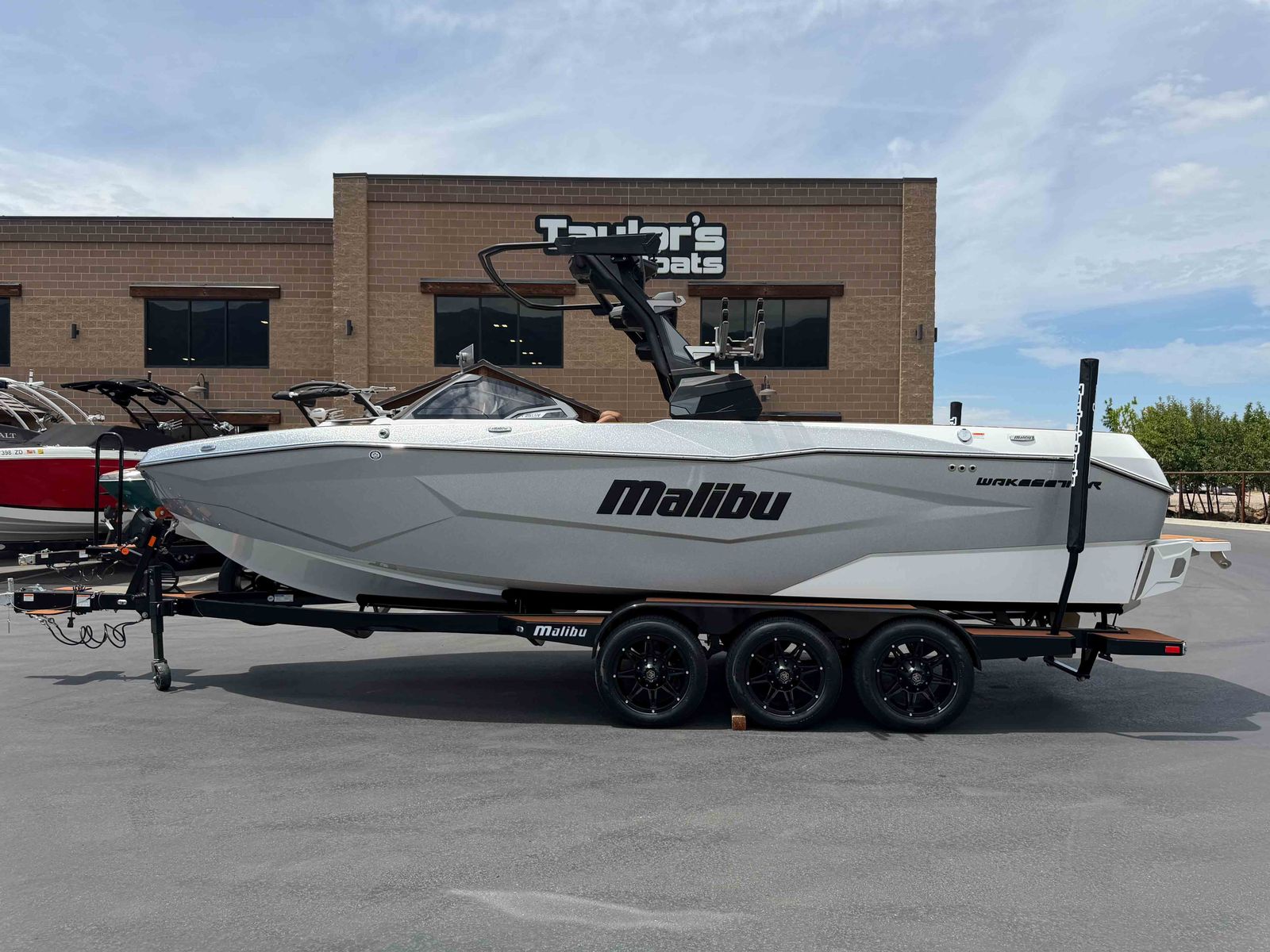 2026 Malibu 25 LSV Boats
