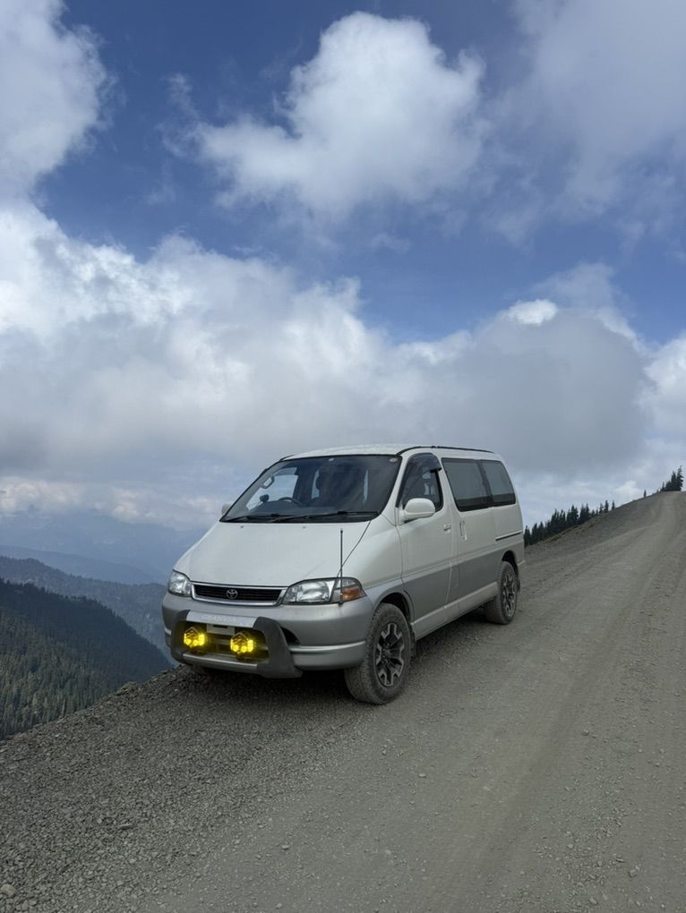 Toyota Hiace Granvia 4WD