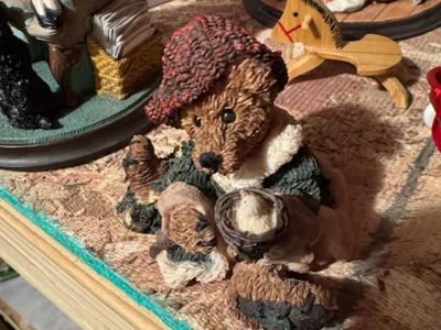 Boyds Bears resin figurine