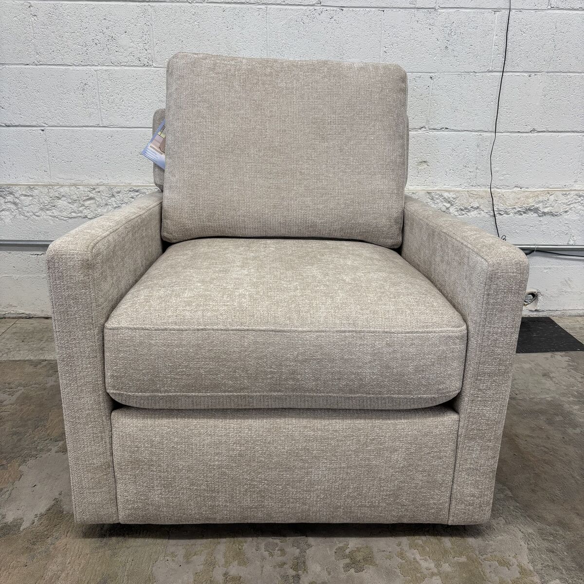 LIKE NEW! HENREDON MARLEY FABRIC SWIVEL ACCENT CHAIR, BEIGE!