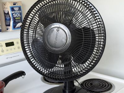 Comfort Zone 12-inch 3-Speed Oscillating Desk Fan, Black