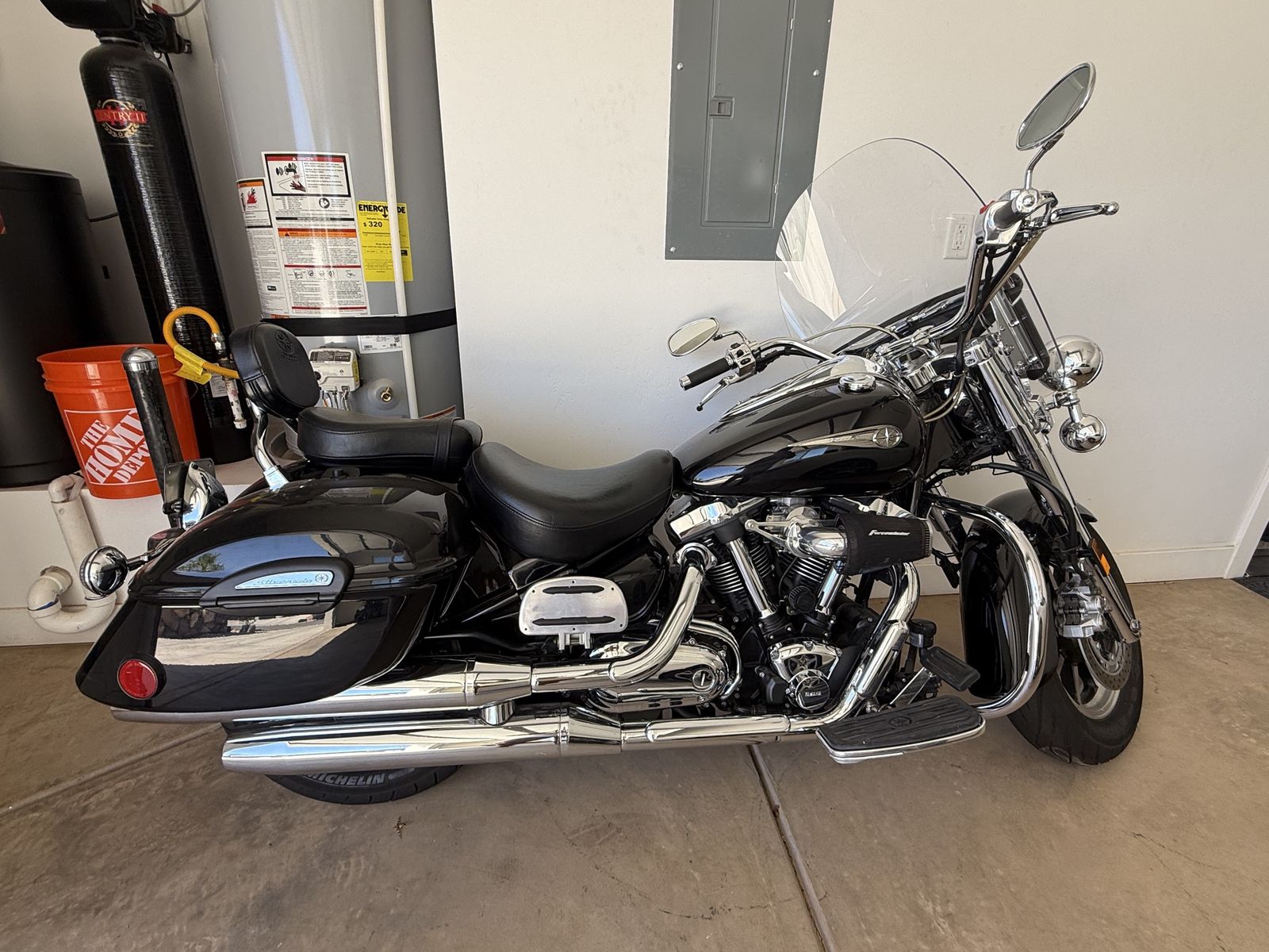 Yamaha Road Star XV1700cc Cruiser Motorcycle - Black, Windshield, Saddlebags, Passenger Backrest
