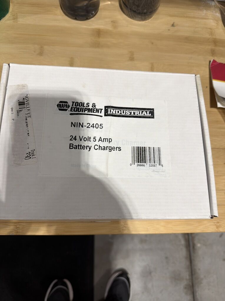 NIB NAPA 24v 5amp Battery Charger NEW