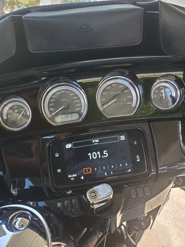 Harley-Davidson Motorcycle Dashboard Console Assembly with Infotainment System