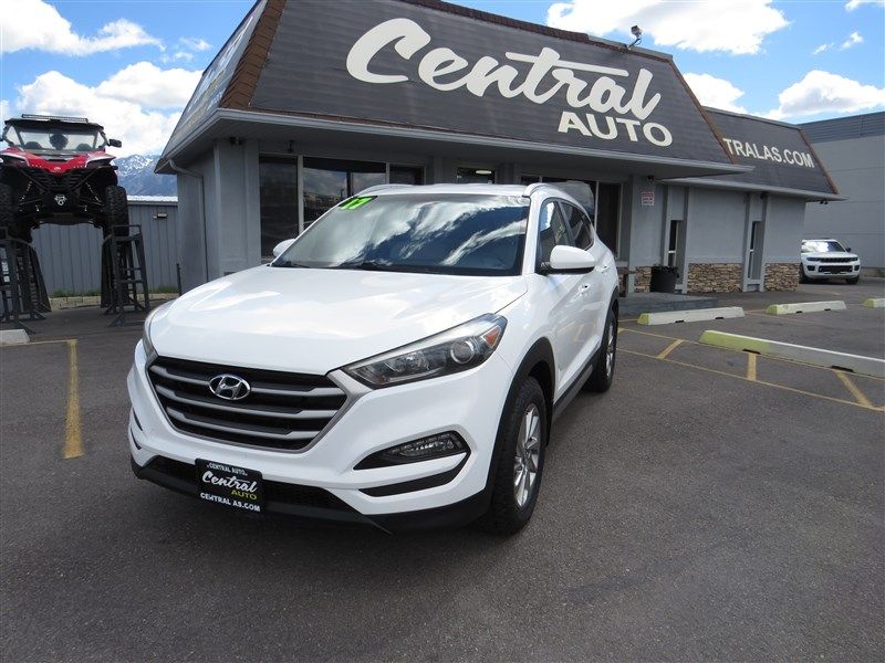 2017 HYUNDAI TUCSON SE