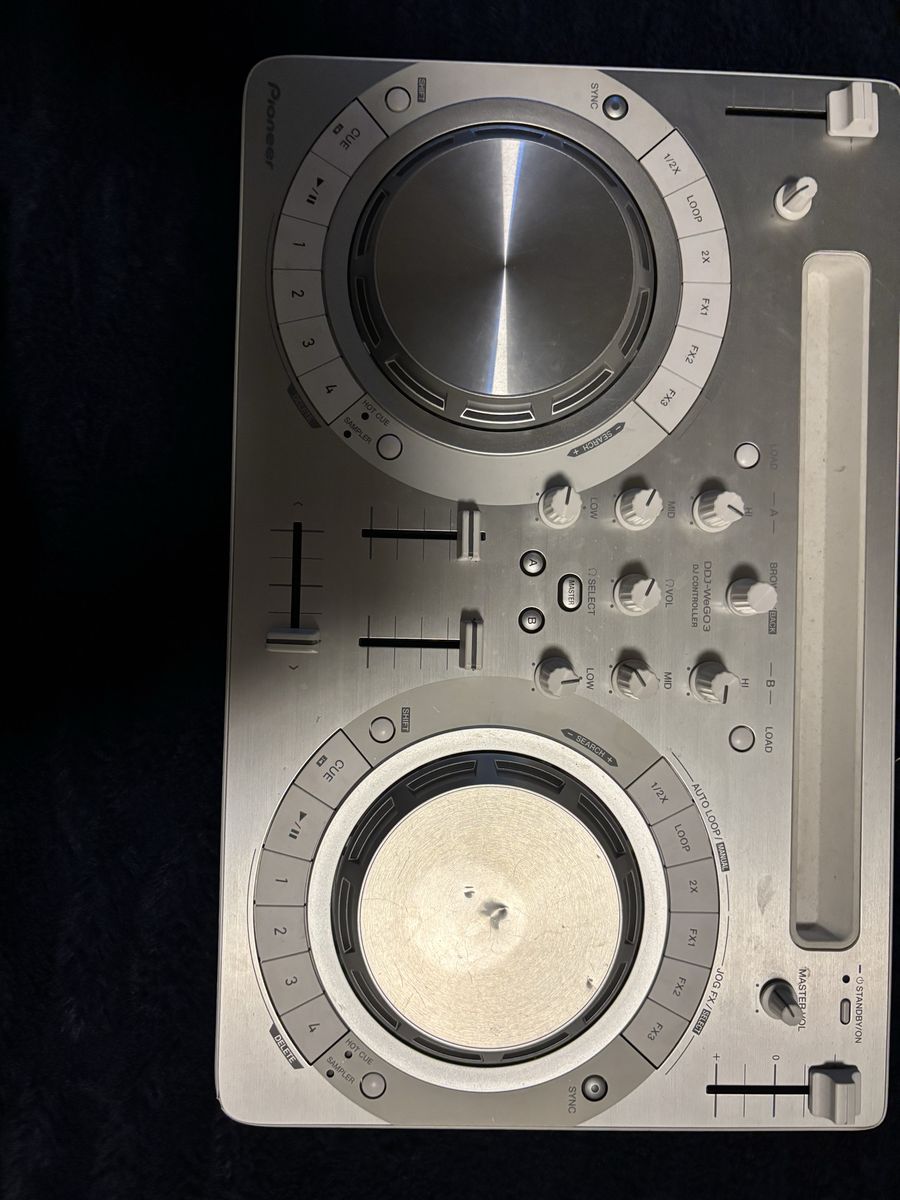 Pioneer DDJ-WeGO3-W Compact DJ Controller for Serato DJ Intro/Virtual DJ - White