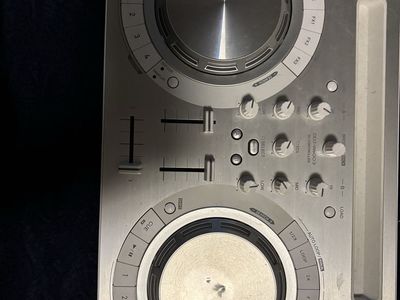 Pioneer DDJ-WeGO3-W Compact DJ Controller for Serato DJ Intro/Virtual DJ - White