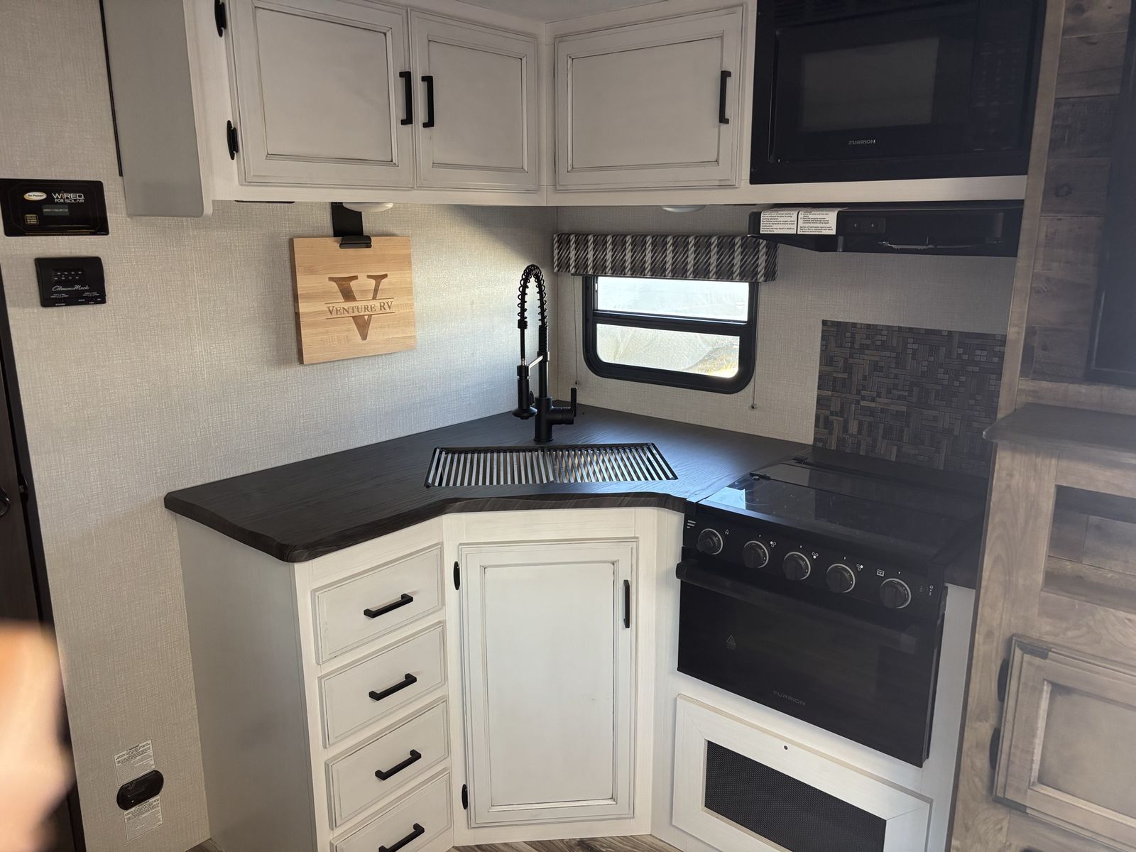 Main image 13
