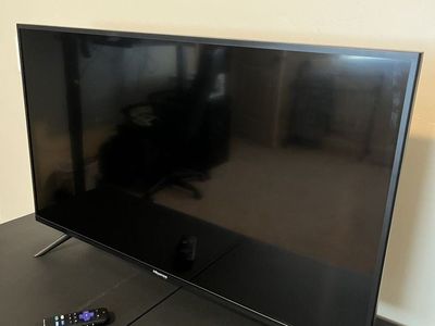 Hisense 40” Roku Smart TV – Model 40H4030 – Excellent Condition w/Remote