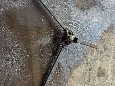 Equal-I-zer weight distribution hitch