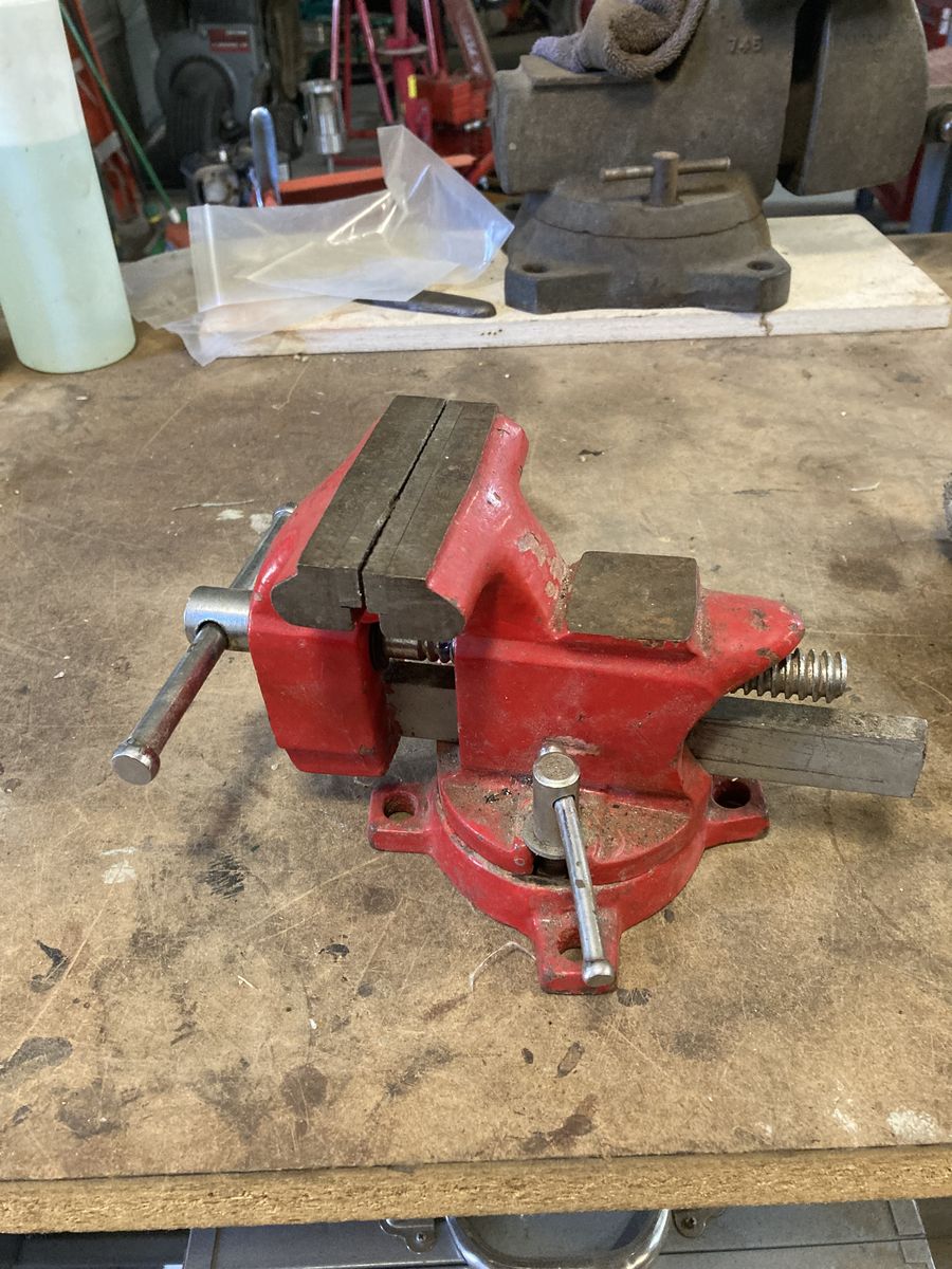 Bench vise. 4 inch jaws