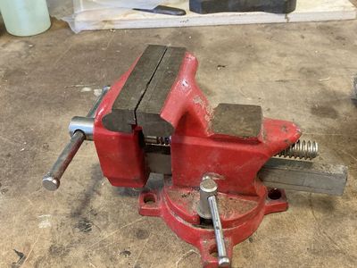 Bench vise. 4 inch jaws