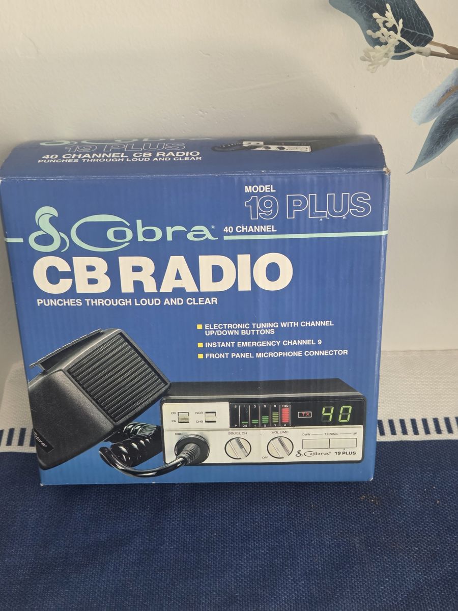 NEW ' COBRA CB Radio MODEL 19 PLUS 40 CHANNEL CB Radio With Mic open box'