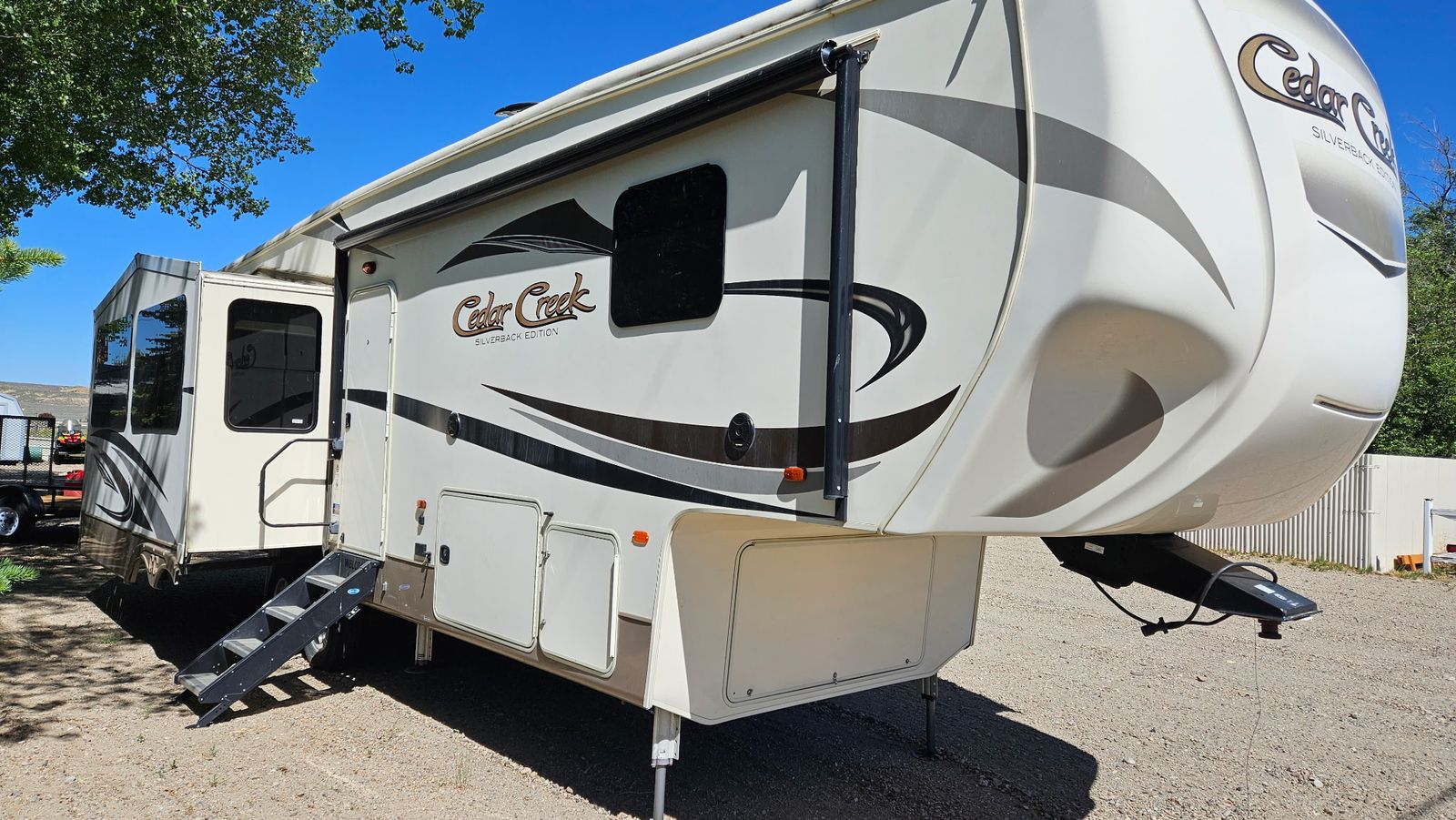 2018 Forest River Cedar Creek Silverback 5th Wheel